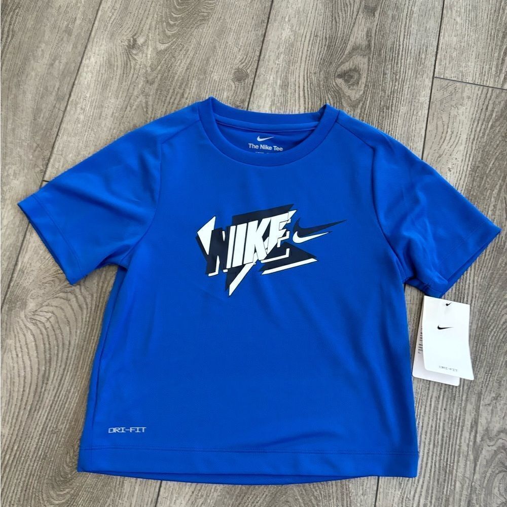 Nike boys graphic t shirt royal blue, lightweight and very soft